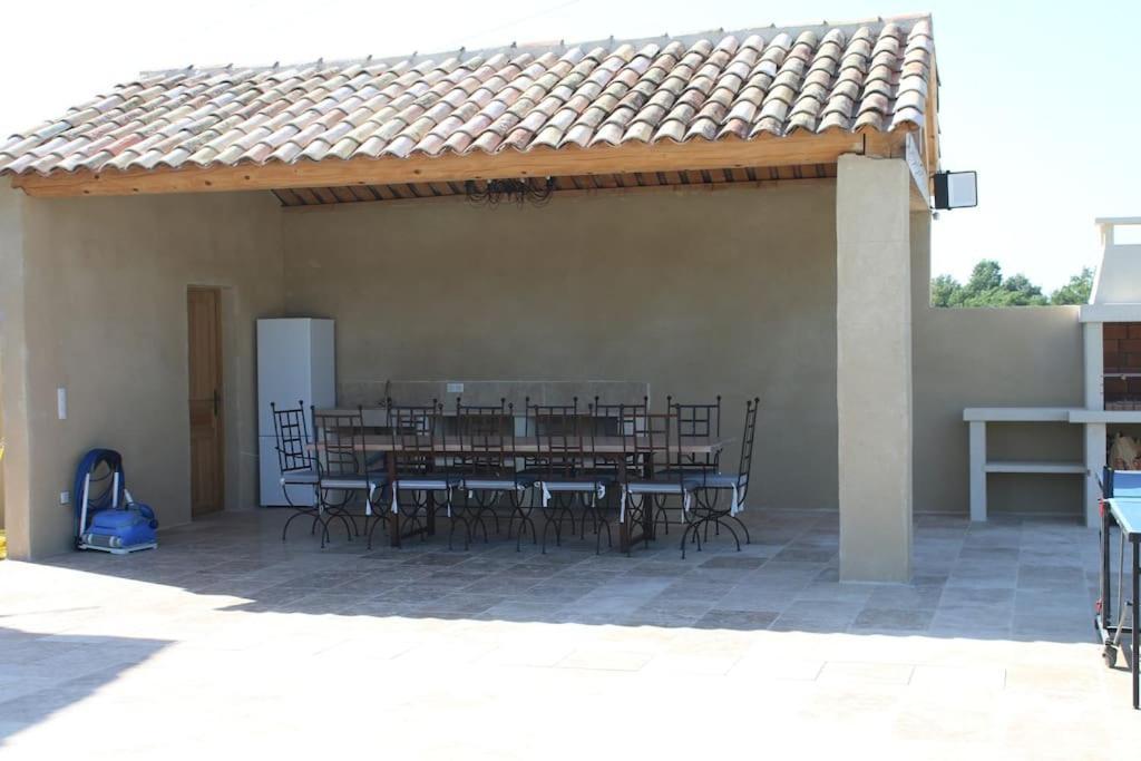 Villa Mas En Campagne Mallemort Esterno foto